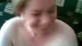 Donna Araba Matura E Voluttuosa Dà Piacere Orale E Ha Un Rapporto Sessuale Con Un Grosso Pene