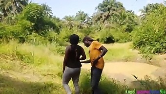 Okoro The Hunter Engages In Public Sex With A Stunning African Local, Concealing His Identity And Recording The Encounter For Later Viewing.