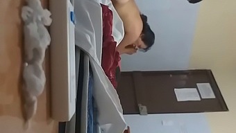 6시 30분부터 시작하는 친구의 타이트한 음부를 탐험하는데 참여하세요