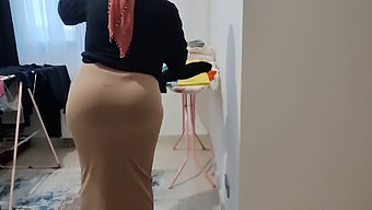 Tôi Khao Khát Cái Lồn Rộng Rãi Của Mẹ Kế Và Mong Muốn Được Xâm Nhập Vào Nó