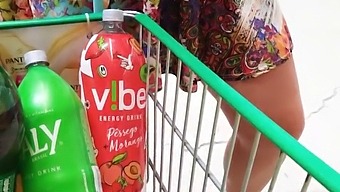 Wyświetlaj Moje Pośladki W Sklepie I Uprawiaj Seks Oralny Z Pracownikiem Na Parkingu